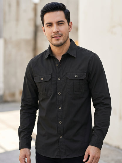 Camisa slim fit negro - modelo lifestyle